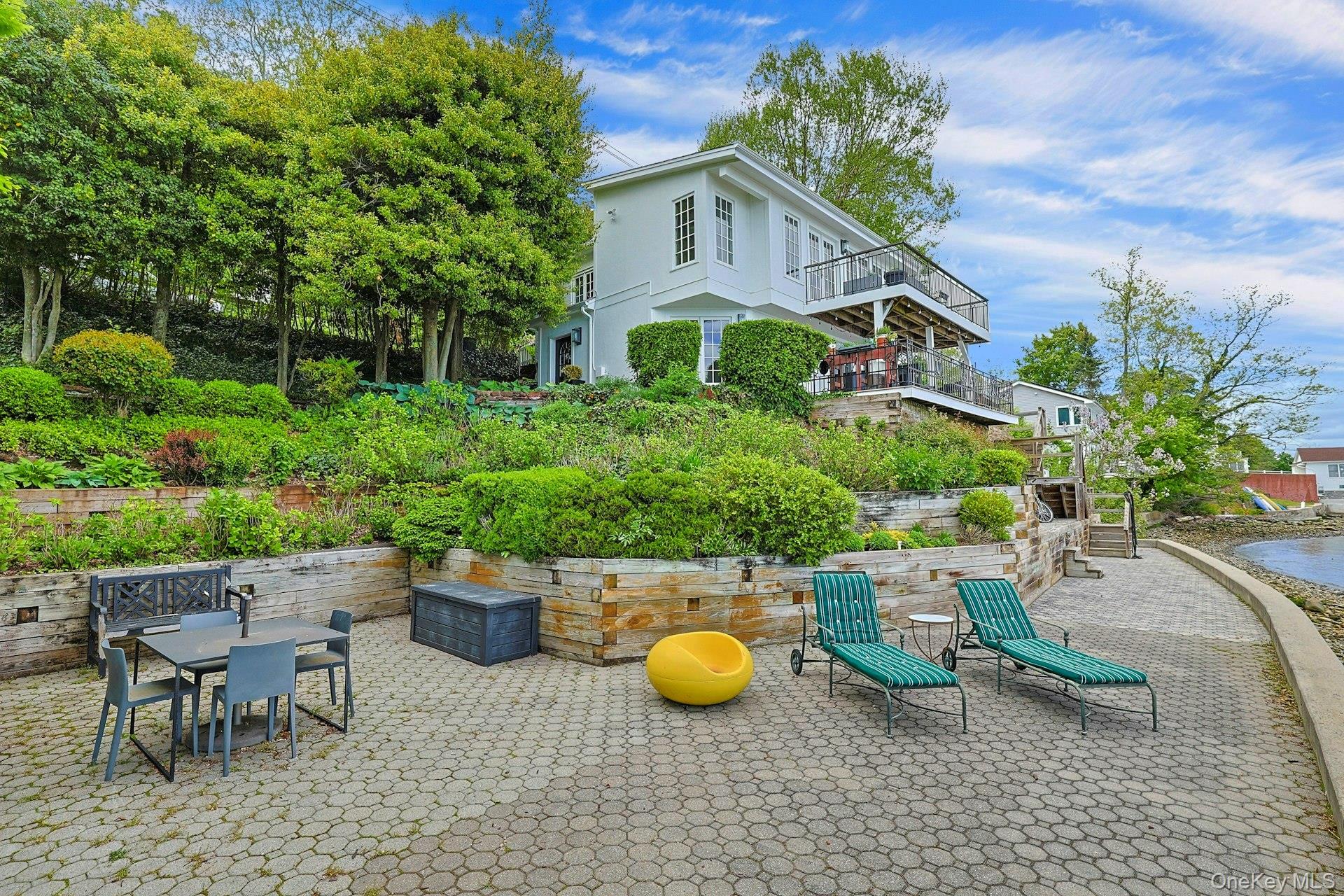 88 River Road Nyack, NY 10960 - Photo 11 of 49 a view of an chairs and tables in the patio