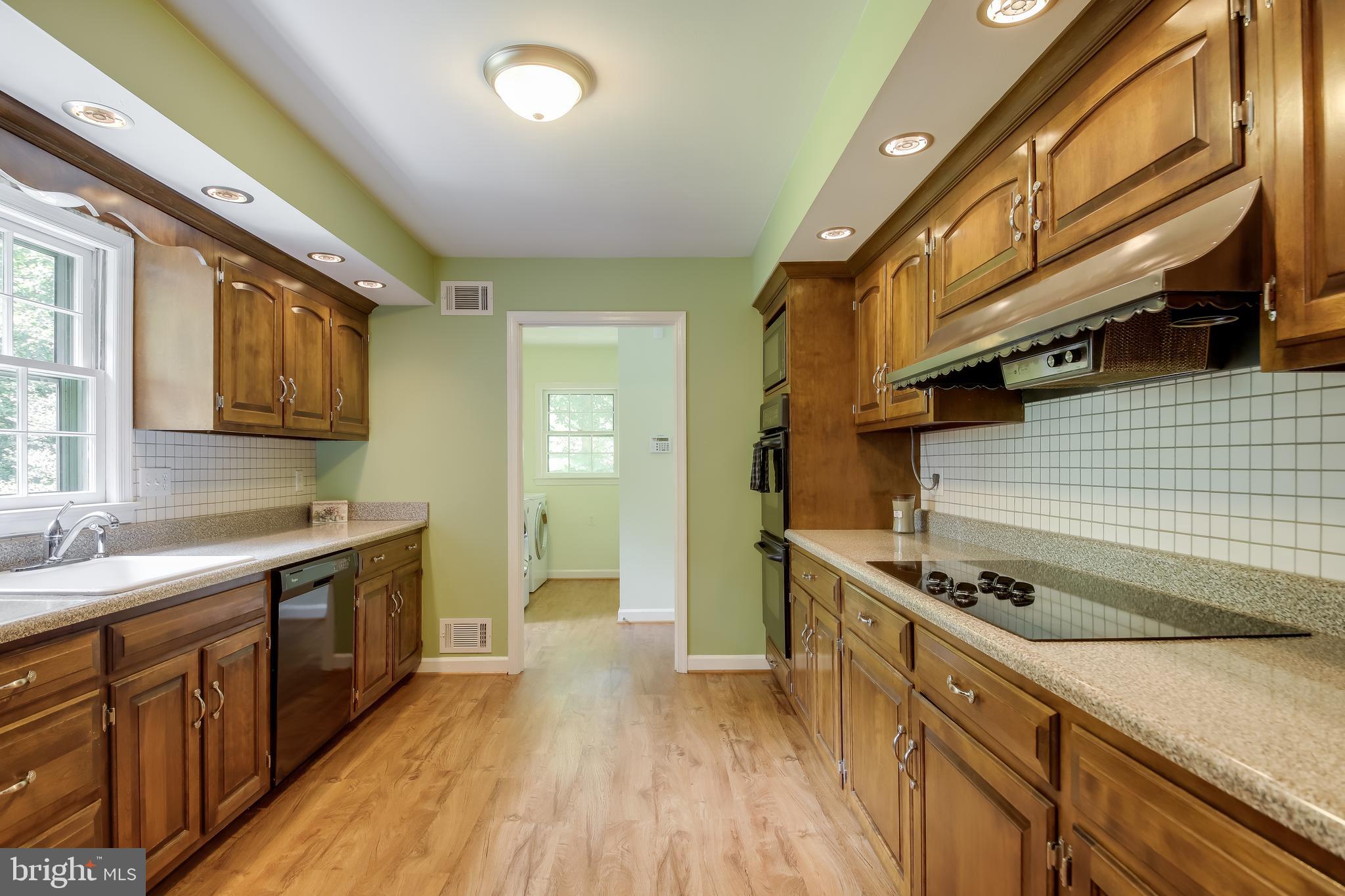 8036 Stillbrooke Road Manassas, VA 20112 - Photo 16 of 41 Kitchen