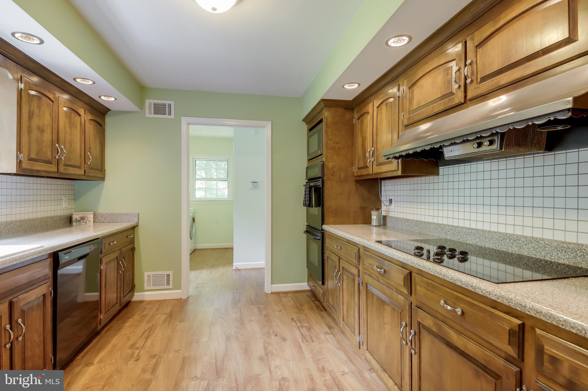 8036 Stillbrooke Road Manassas, VA 20112 - Photo 17 of 41 Kitchen