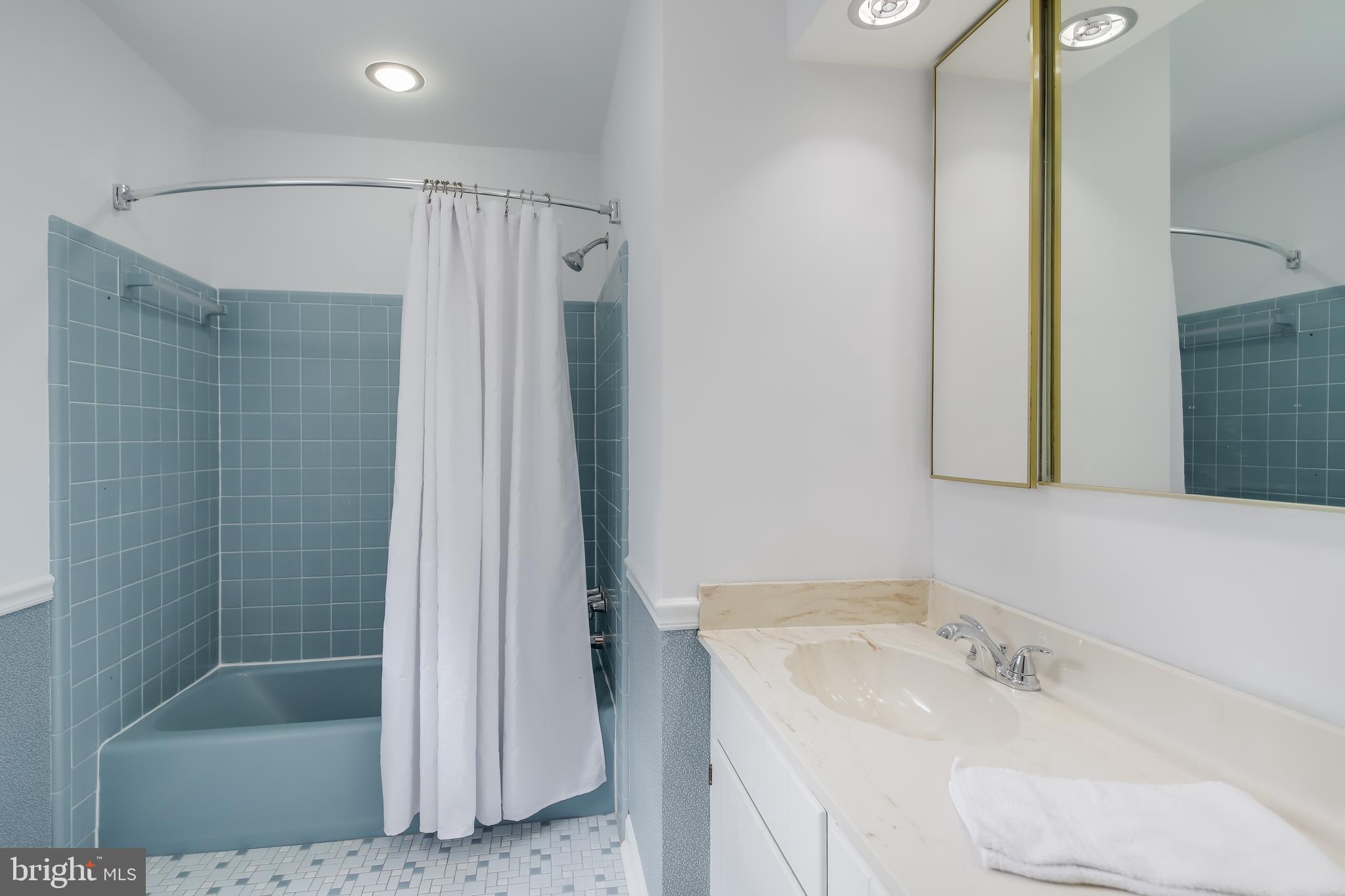 8036 Stillbrooke Road Manassas, VA 20112 - Photo 23 of 41 Master Bathroom