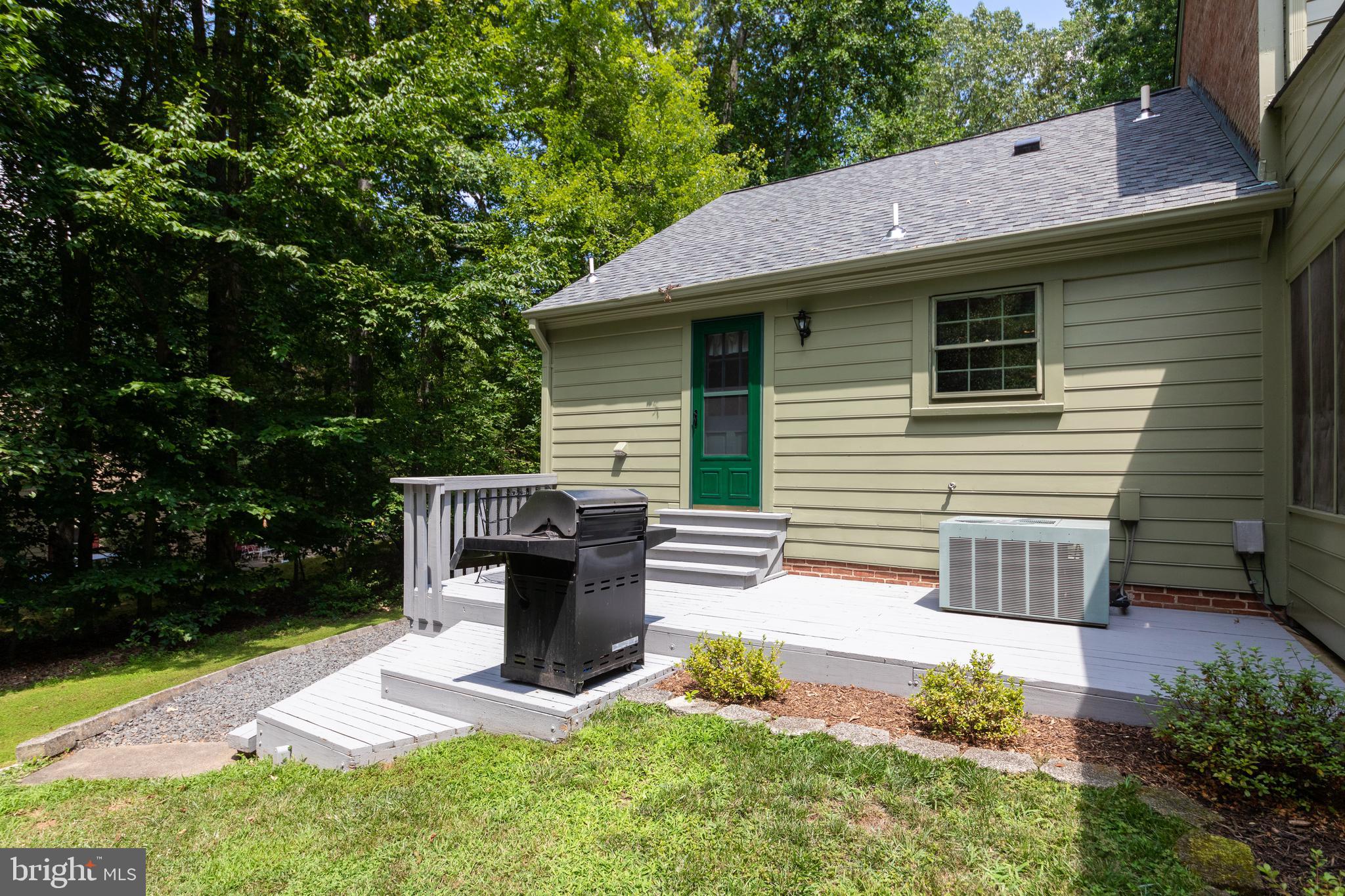 8036 Stillbrooke Road Manassas, VA 20112 - Photo 36 of 41 Back exterior