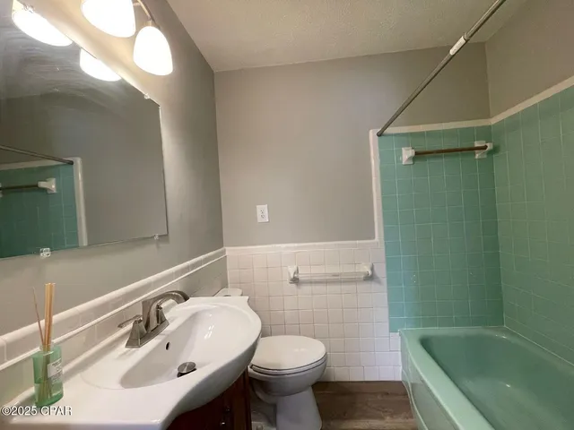 $1,800 | 1010 West 12th Court, Panama City, FL 32401