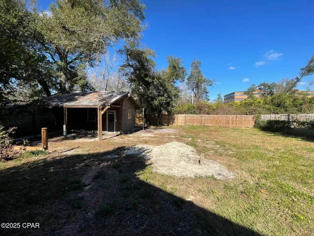 $1,800 | 1010 West 12th Court, Panama City, FL 32401