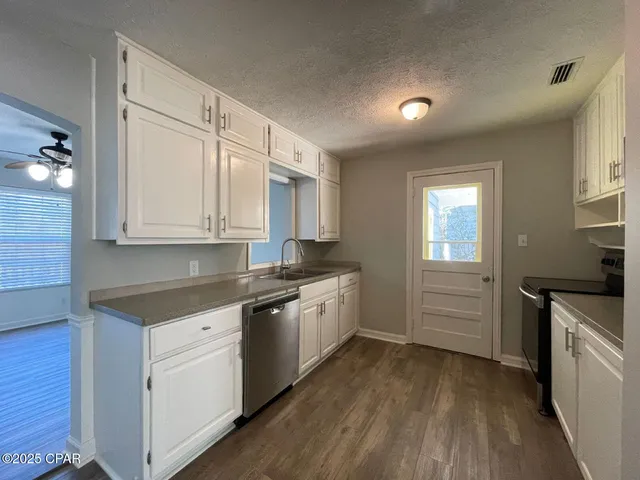 $1,800 | 1010 West 12th Court, Panama City, FL 32401