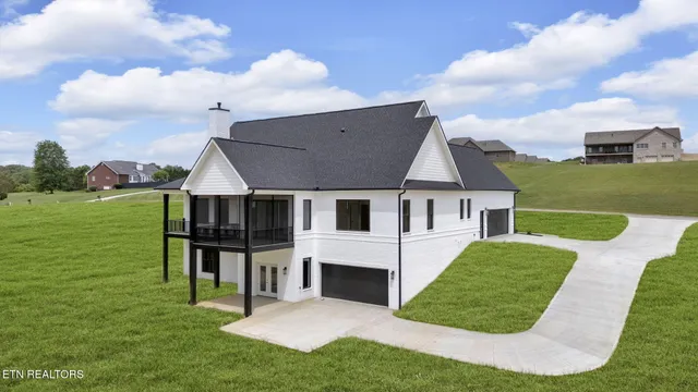 $1,330,000 | 618 Winding Creek Way, Walland, TN 37886