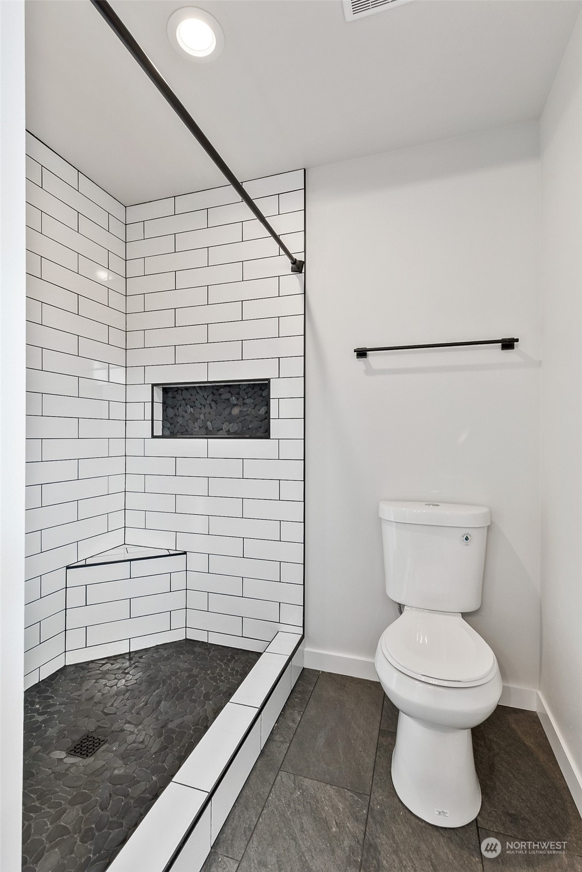 1808 Chilton Road Aberdeen, WA 98520 - Photo 11 of 20 a bathroom with a toilet and a shower
