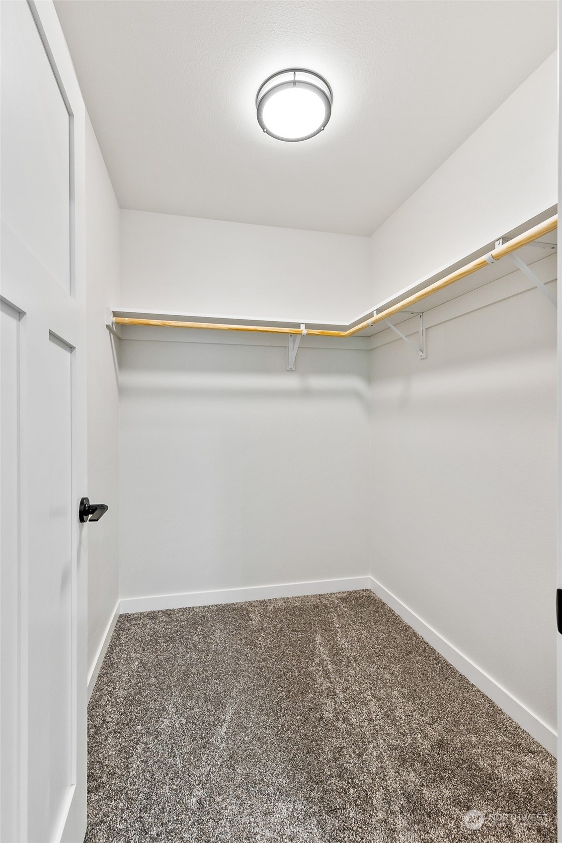 1808 Chilton Road Aberdeen, WA 98520 - Photo 12 of 20 a view of a room with wooden floor
