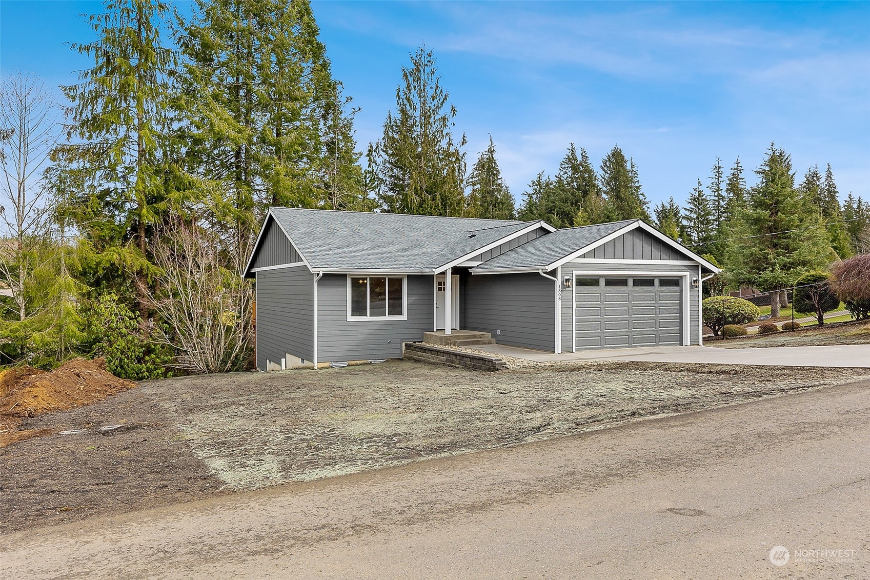 1808 Chilton Road Aberdeen, WA 98520 - Photo 20 of 20 front view of a house with a yard