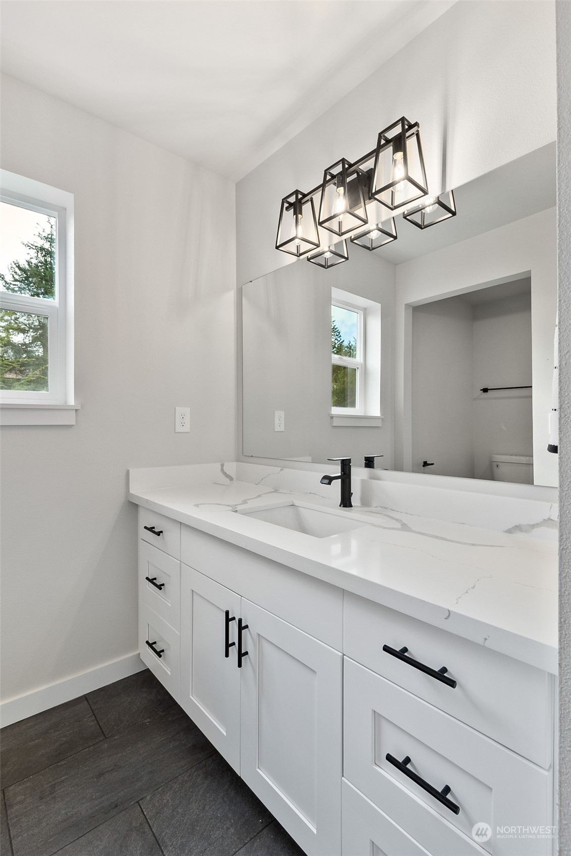 1808 Chilton Road Aberdeen, WA 98520 - Photo 10 of 20 a room with a sink and chandelier