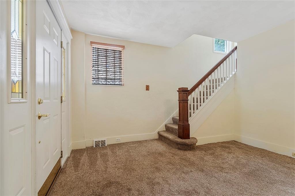 3955 Evergreen Road Pittsburgh, PA 15214 - Photo 4 of 20 Living room area just inside the front door.