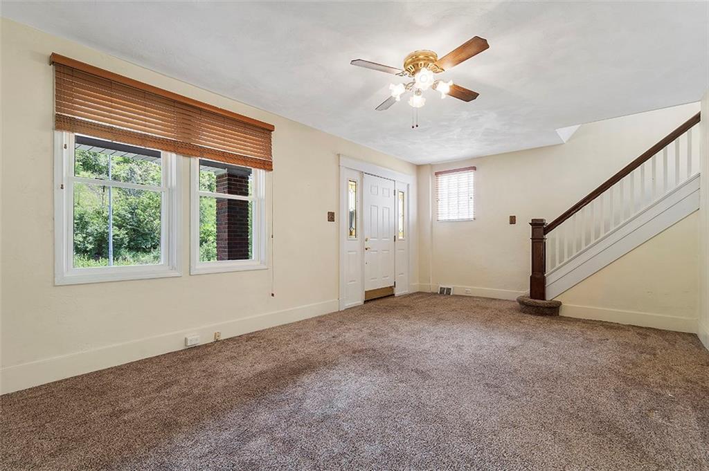 3955 Evergreen Road Pittsburgh, PA 15214 - Photo 5 of 20 Living room area