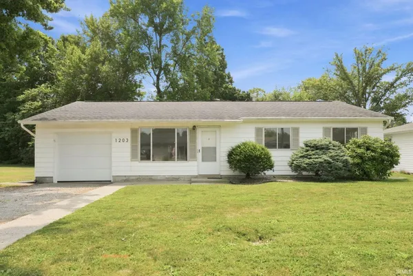 $239,900 | 1203 Superior Drive, Auburn, IN 46706
