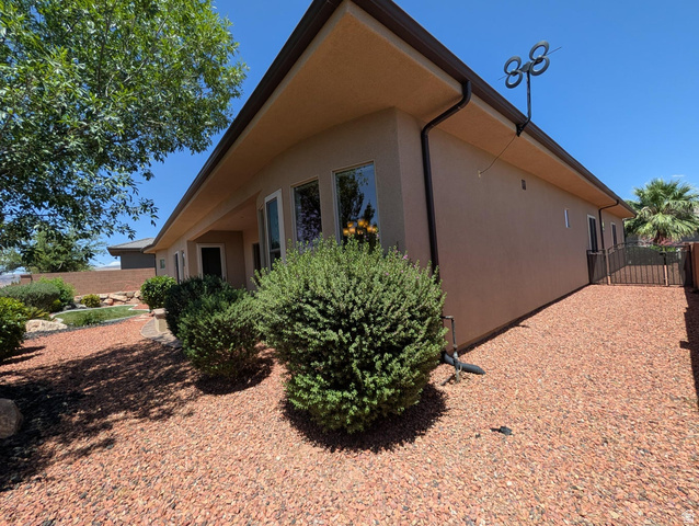 372 South Leoni Way Washington, UT 84780 - Photo 38 of 48