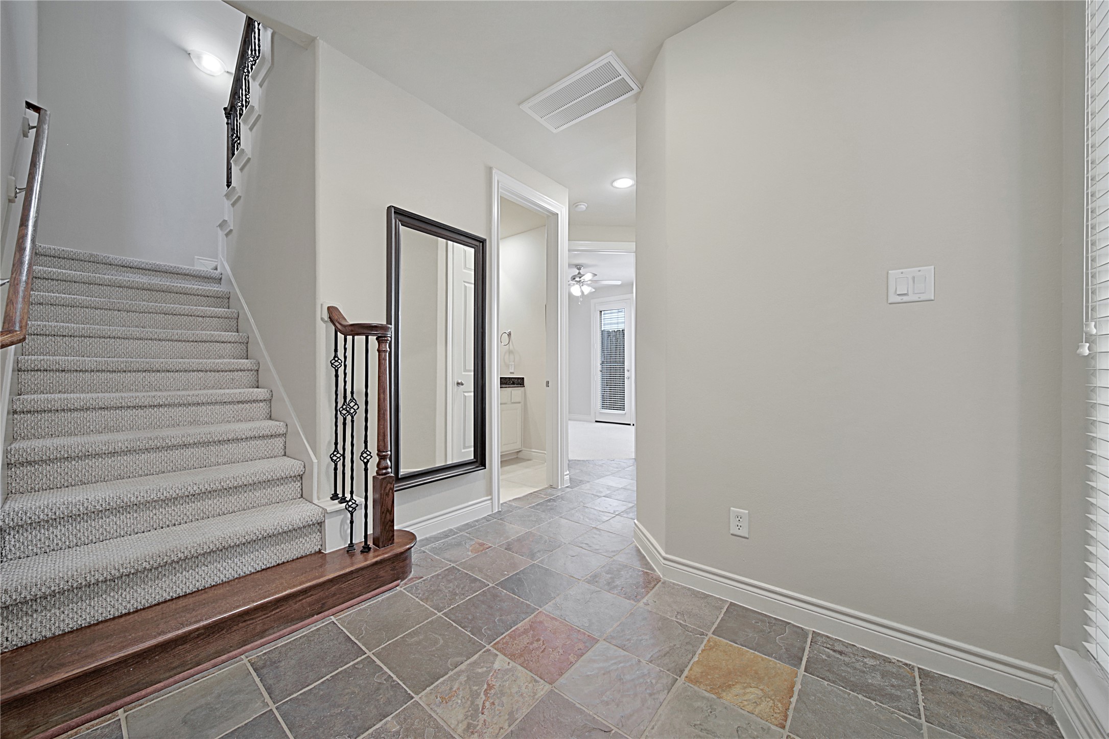 2726 Sherwin Street Houston, TX 77007 - Photo 16 of 23 1st floor living offers 2 secondary bedrooms and bath.