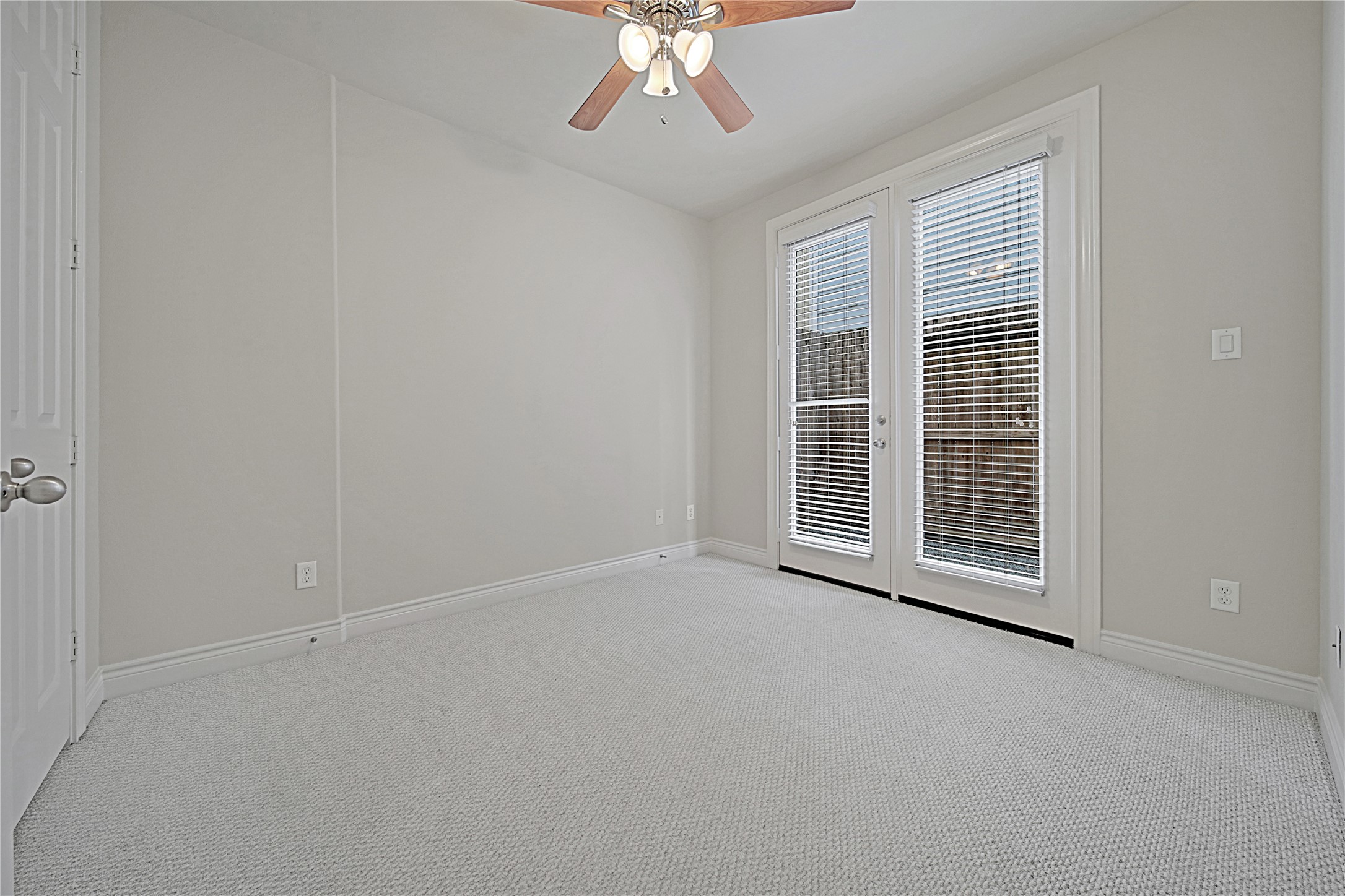 2726 Sherwin Street Houston, TX 77007 - Photo 18 of 23 Access to the backyard patio is through the secondary bedroom.