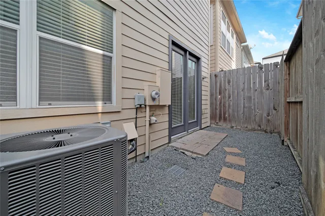 $2,550 | 2726 Sherwin Street, Houston, TX 77007