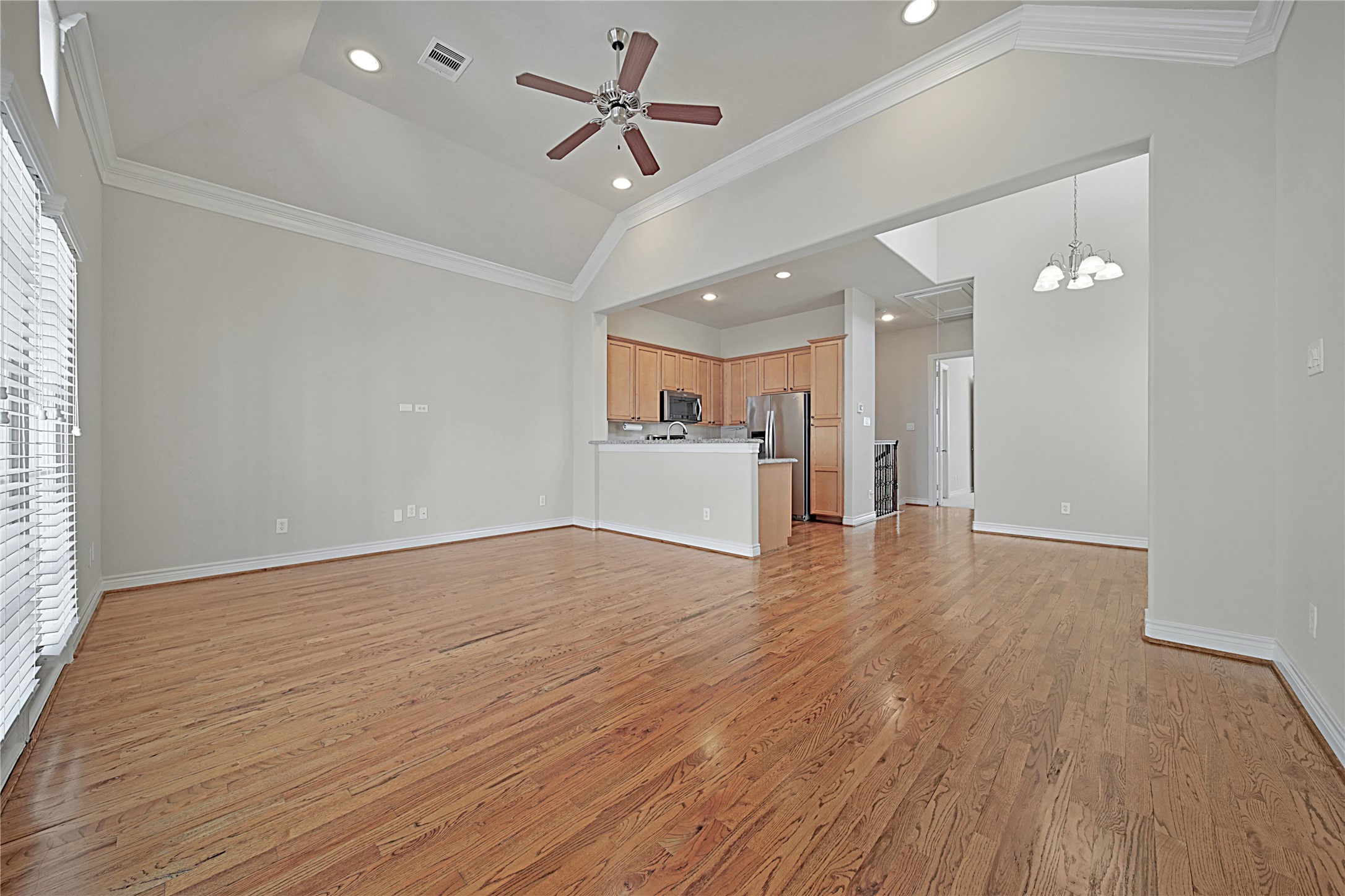 2726 Sherwin Street Houston, TX 77007 - Photo 4 of 23