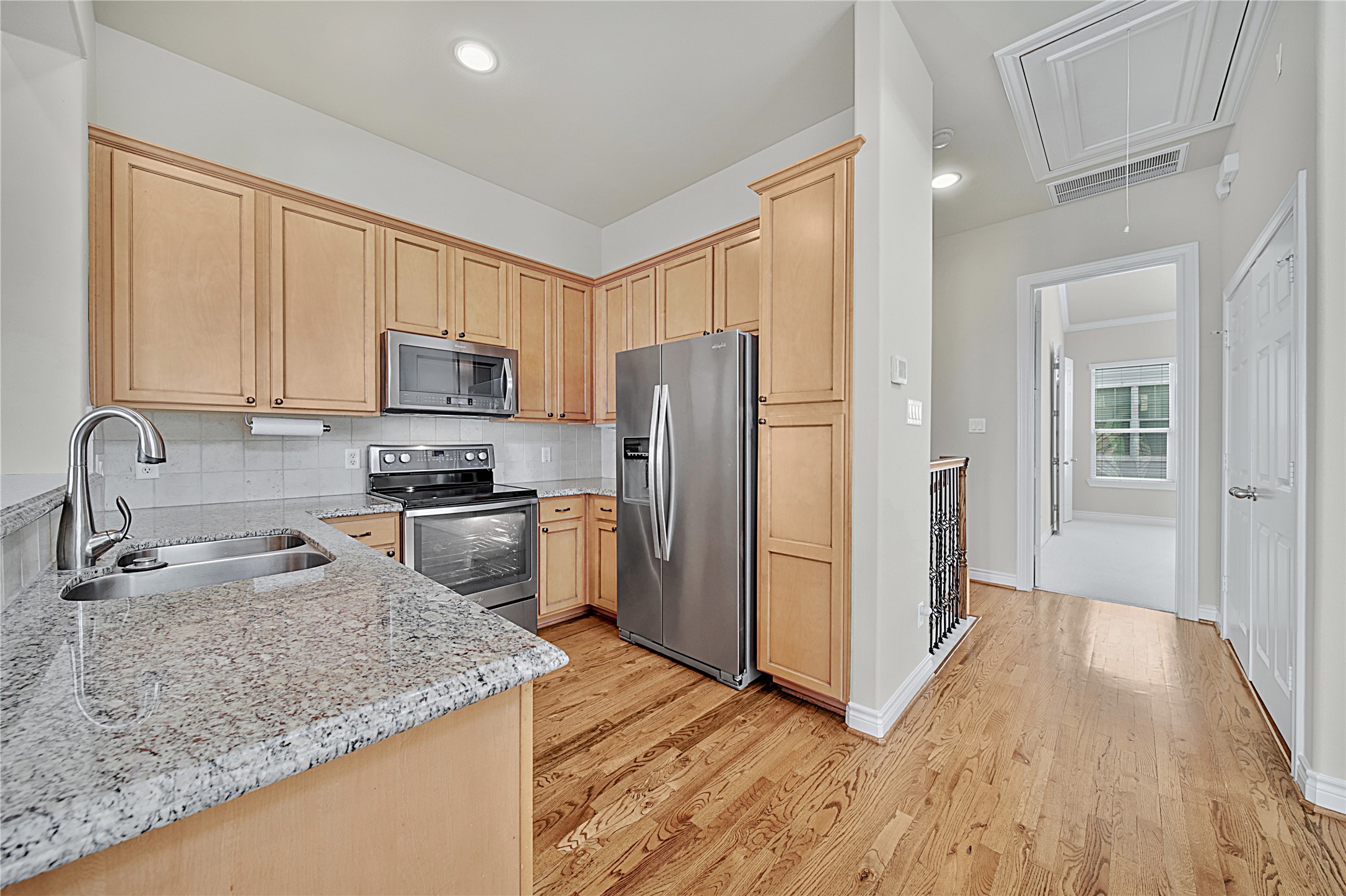 2726 Sherwin Street Houston, TX 77007 - Photo 7 of 23 Abundant kitchen storage and countertop space.