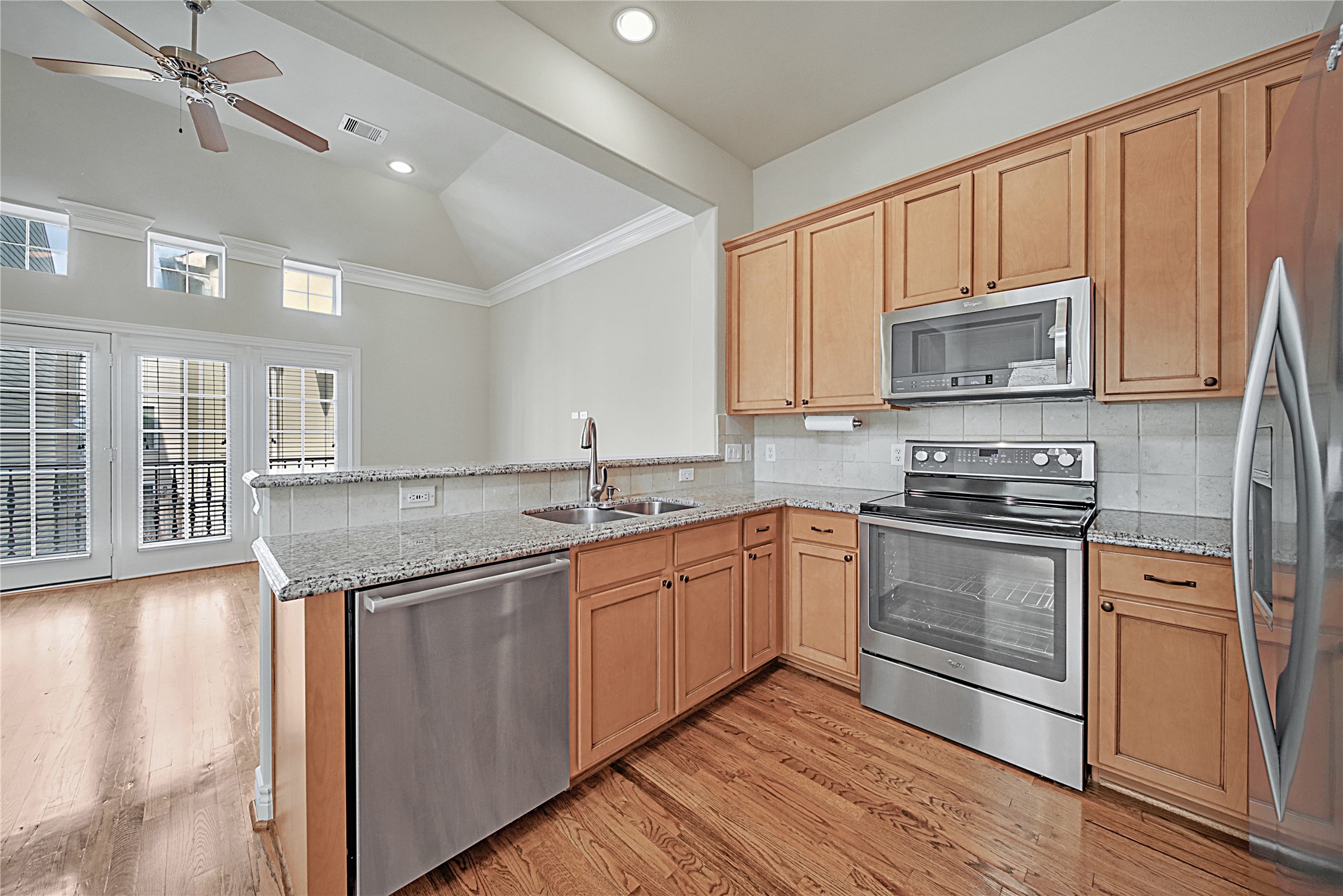 2726 Sherwin Street Houston, TX 77007 - Photo 8 of 23 Breakfast bar offers additional seating outside of the dining room