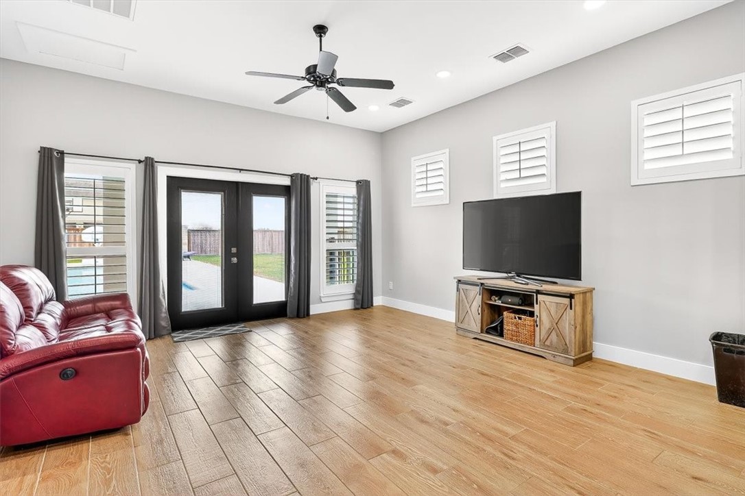 8738 KIng Ranch Drive Corpus Christi, TX 78414 - Photo 35 of 40 a living room with furniture and a flat screen tv