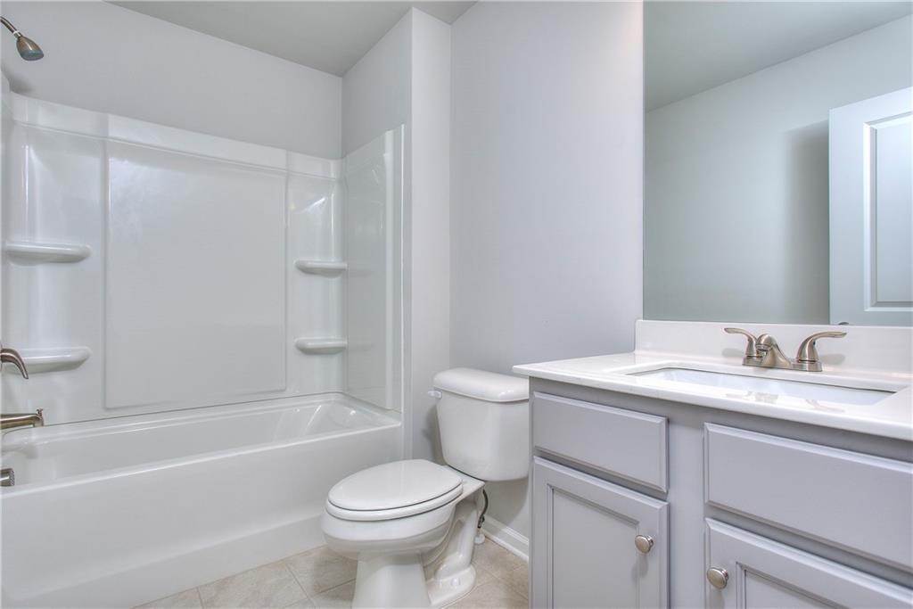 130 Classic Overlook Homer, GA 30547 - Photo 38 of 43 a bathroom with a sink a toilet and a bathtub