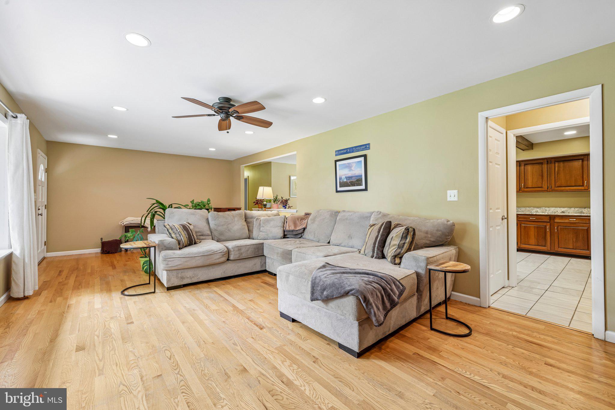 3625 Hooper Road New Windsor, MD 21776 - Photo 6 of 50 Living Room