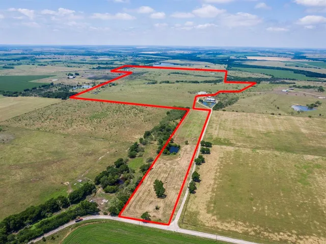 a view of an outdoor space