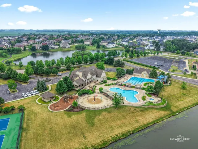 $799,900 | 3704 Heathmoor Drive, Elgin, IL 60124