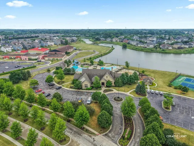 $799,900 | 3704 Heathmoor Drive, Elgin, IL 60124