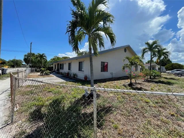 a house view with a backyard space