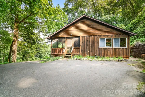 $268,800 | 237 Biltmore Circle, Bryson City, NC 28713