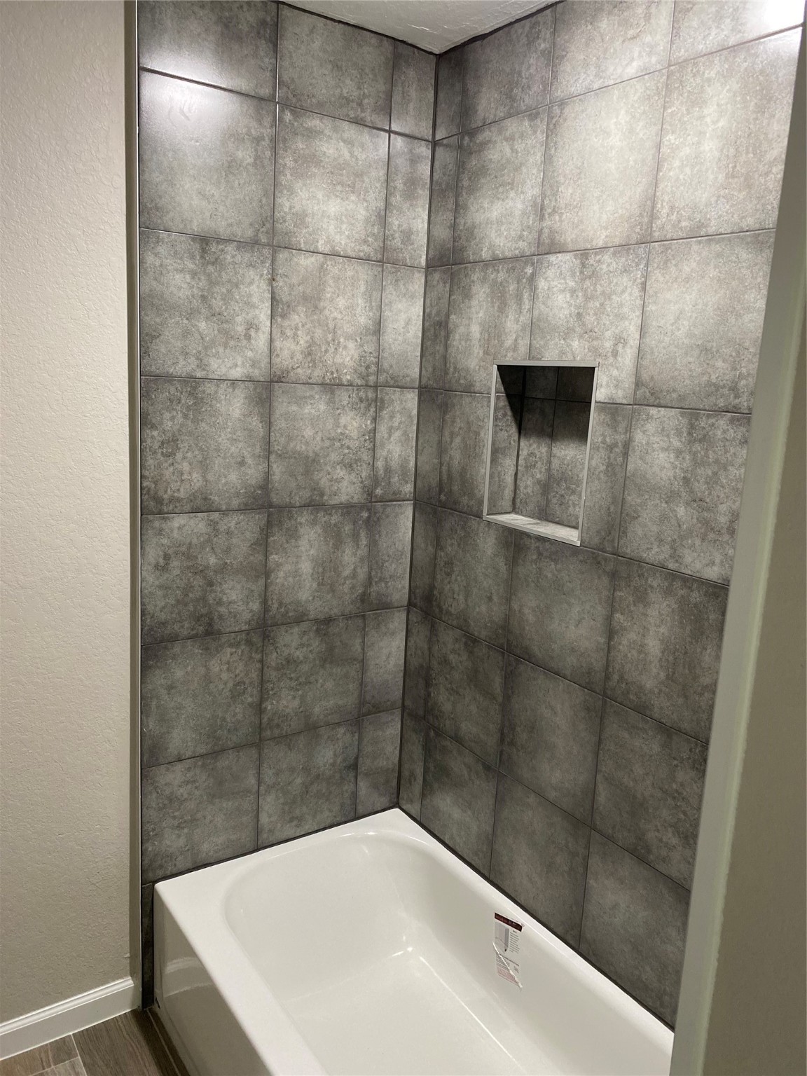 2922 Randolph Road Pasadena, TX 77503 - Photo 35 of 50 a bathroom with a bathtub