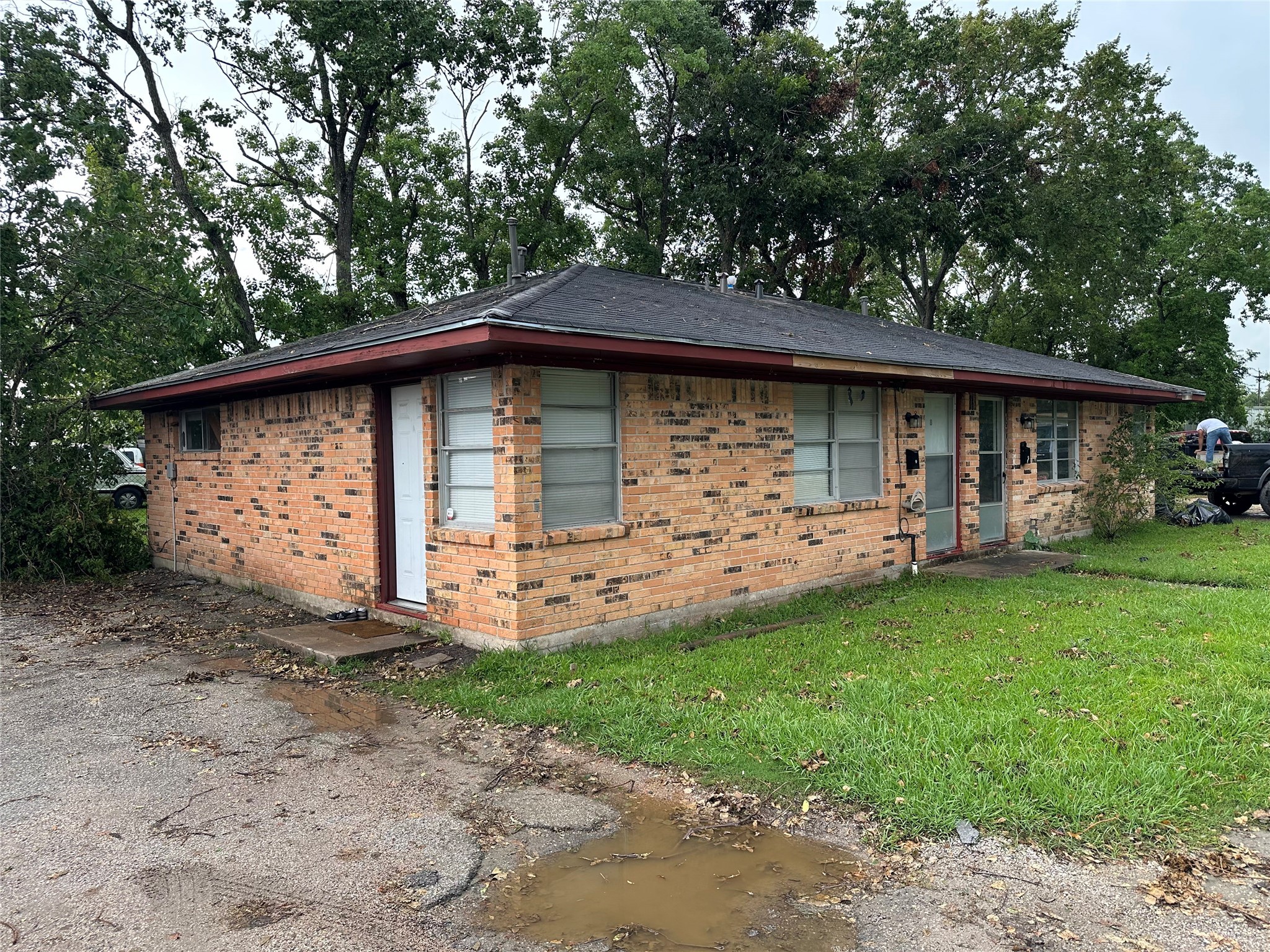 2922 Randolph Road Pasadena, TX 77503 - Photo 5 of 50 a front view of house with yard