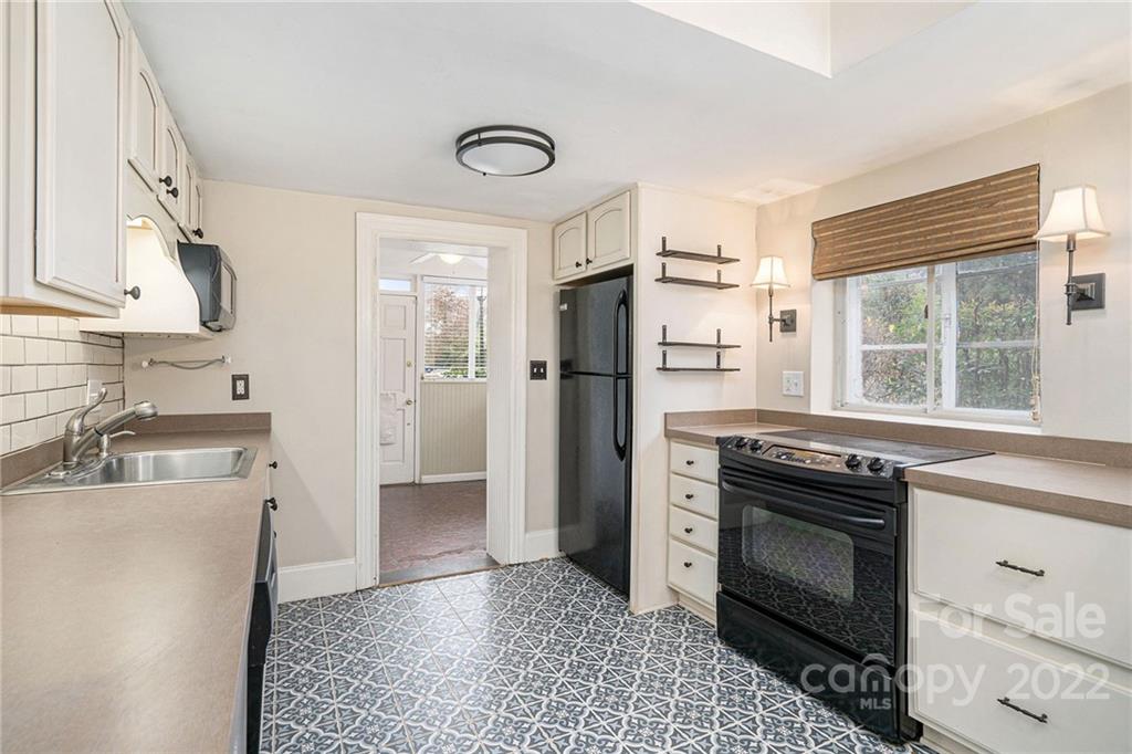 230 Providence Road Charlotte, NC 28207 - Photo 6 of 29 a kitchen with stainless steel appliances a stove a refrigerator and a sink