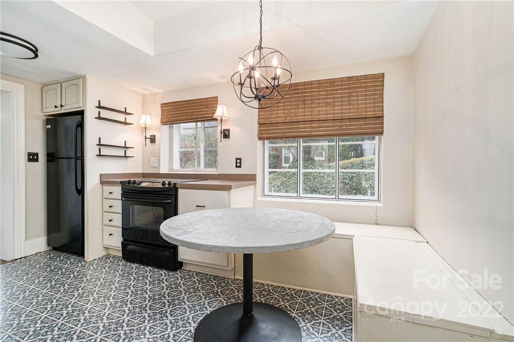 230 Providence Road Charlotte, NC 28207 - Photo 9 of 29 a very nice looking dining room with a table and chairs