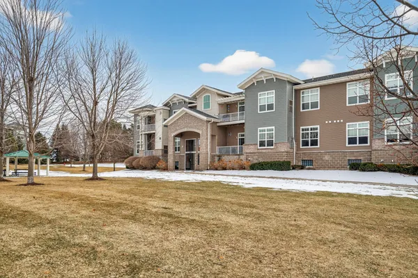 $265,000 | 17393 72nd Avenue North, Unit 102, Maple Grove, MN 55311