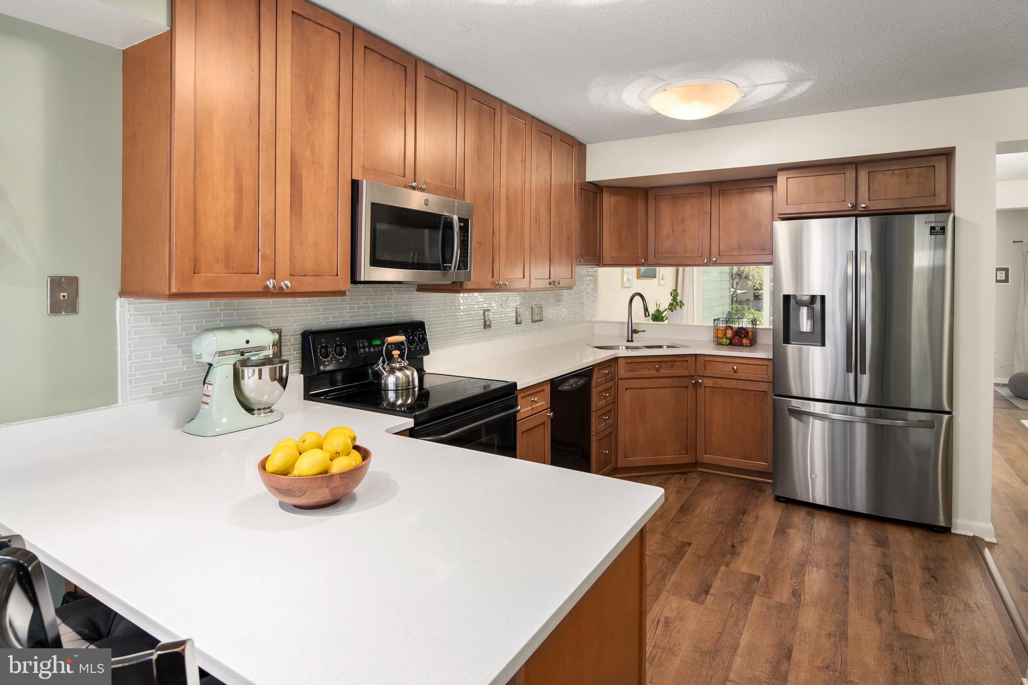 5513 Vantage Point Road, Unit 36 Columbia, MD 21044 - Photo 8 of 49 Upgraded kitchen