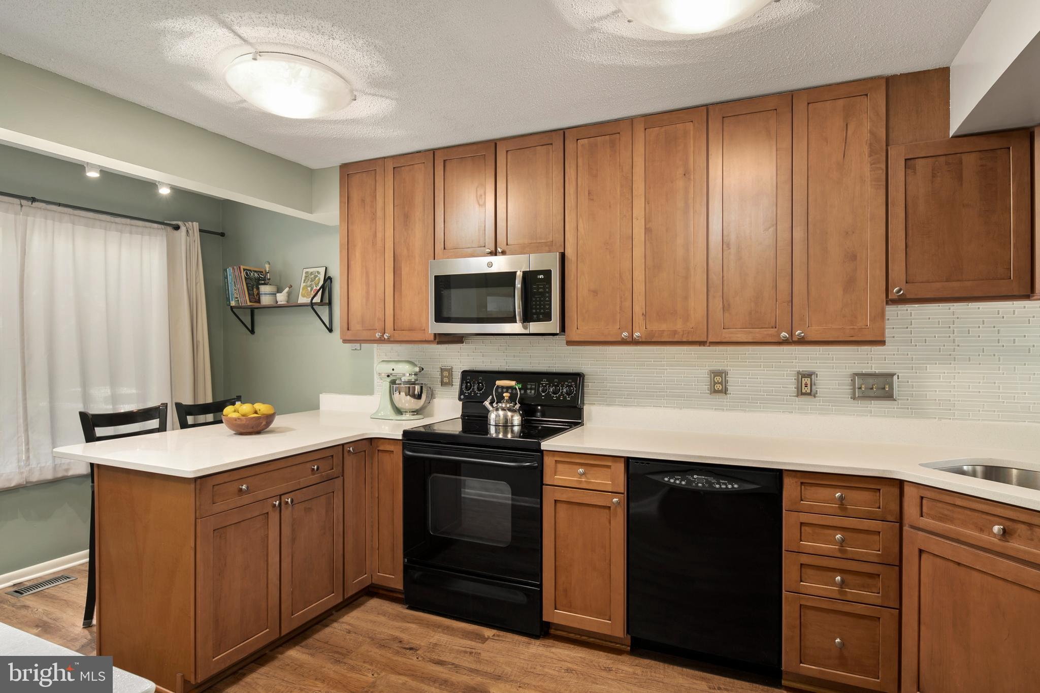 5513 Vantage Point Road, Unit 36 Columbia, MD 21044 - Photo 10 of 49 Soft close drawers & under-cabinet lighting