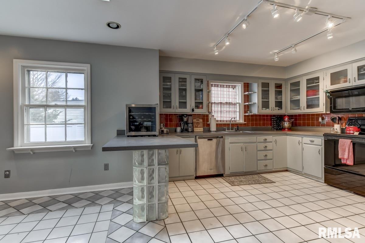 2324 South State Street Springfield, IL 62704 - Photo 10 of 35 Gallery Image 10