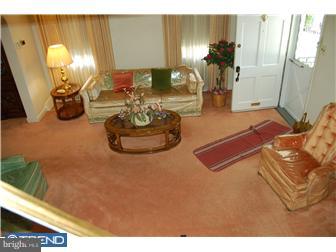 804 Laurel Road Yeadon, PA 19050 - Photo 3 of 10 Living Room