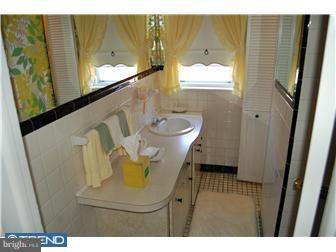 804 Laurel Road Yeadon, PA 19050 - Photo 6 of 10 Bathroom