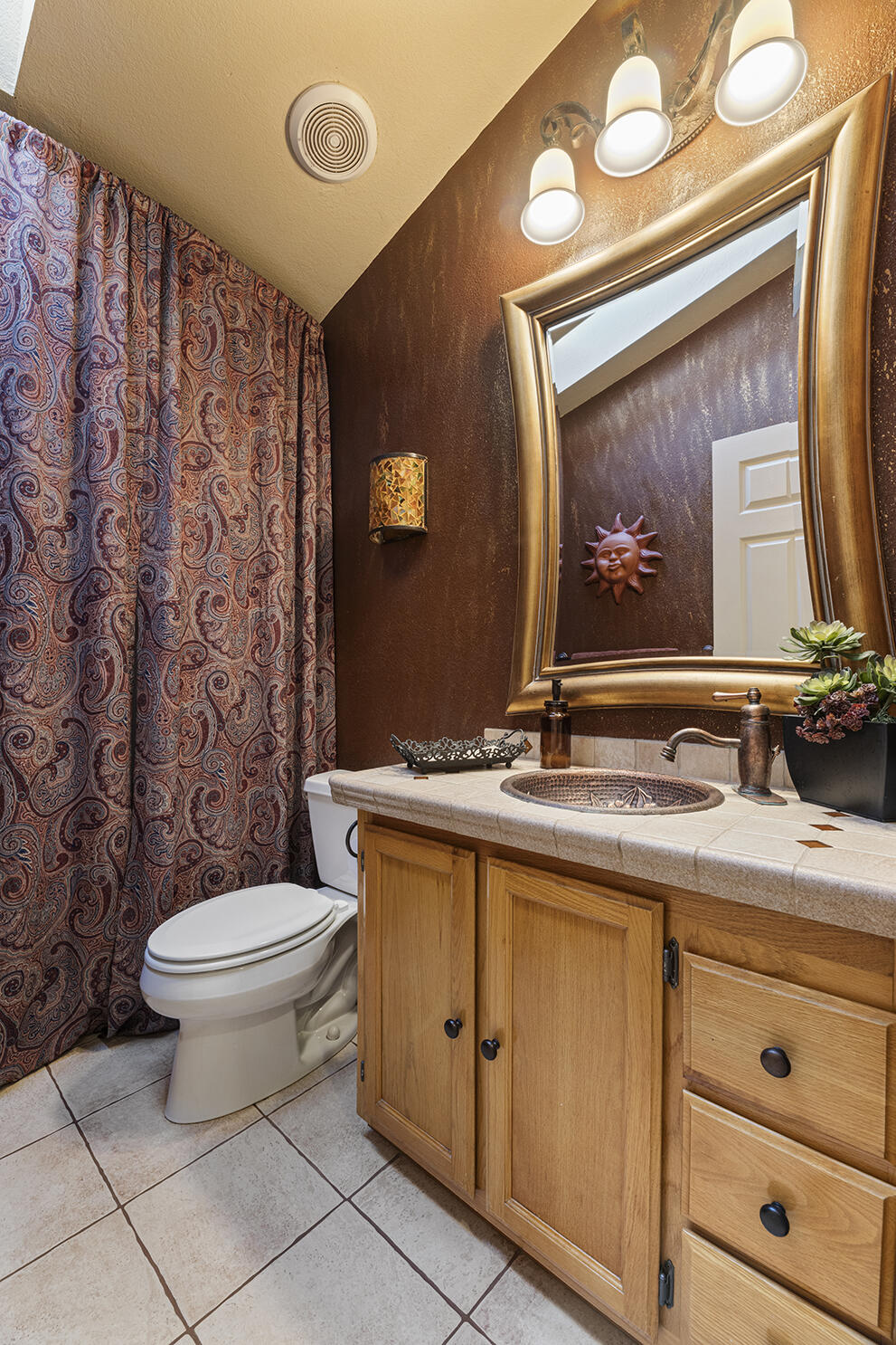 1052 Holcomb Springs Road Gold Hill, OR 97525 - Photo 52 of 65 Guest Bathroom with Warm Finishes