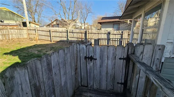 $193,000 | 402 Van Brunt Boulevard, Kansas City, MO 64124