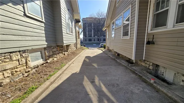 $193,000 | 402 Van Brunt Boulevard, Kansas City, MO 64124