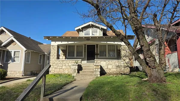 $193,000 | 402 Van Brunt Boulevard, Kansas City, MO 64124