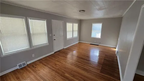 $193,000 | 402 Van Brunt Boulevard, Kansas City, MO 64124