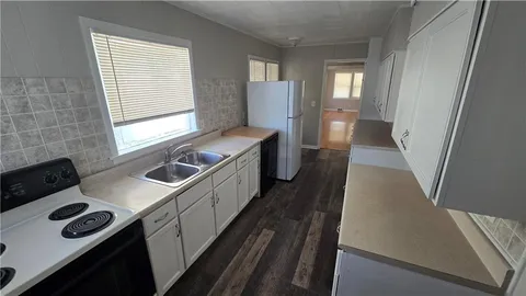 $193,000 | 402 Van Brunt Boulevard, Kansas City, MO 64124