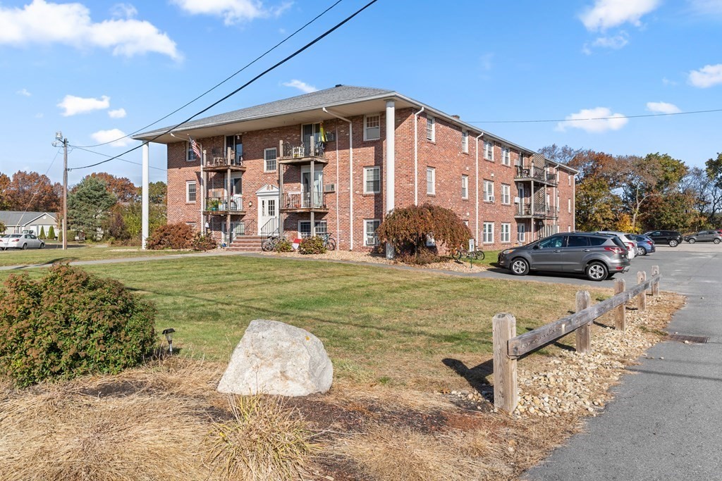 18 Woodman Way, Unit 17 Newburyport, MA 01950 - Photo 1 of 24 a view of a yard with cars