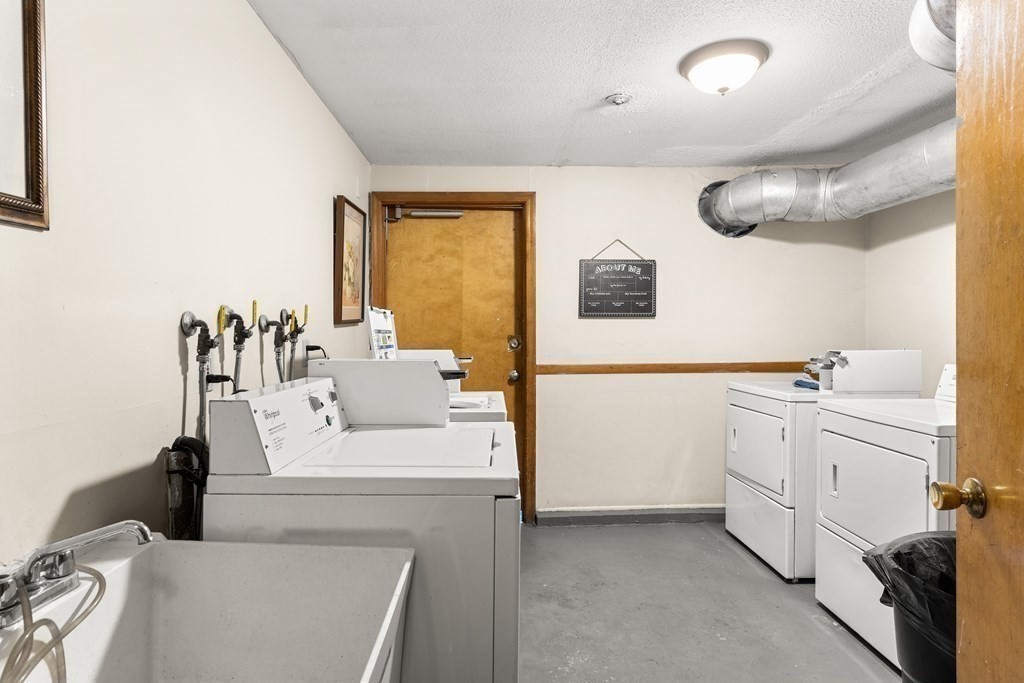 18 Woodman Way, Unit 17 Newburyport, MA 01950 - Photo 17 of 24 a bathroom with a sink and a mirror