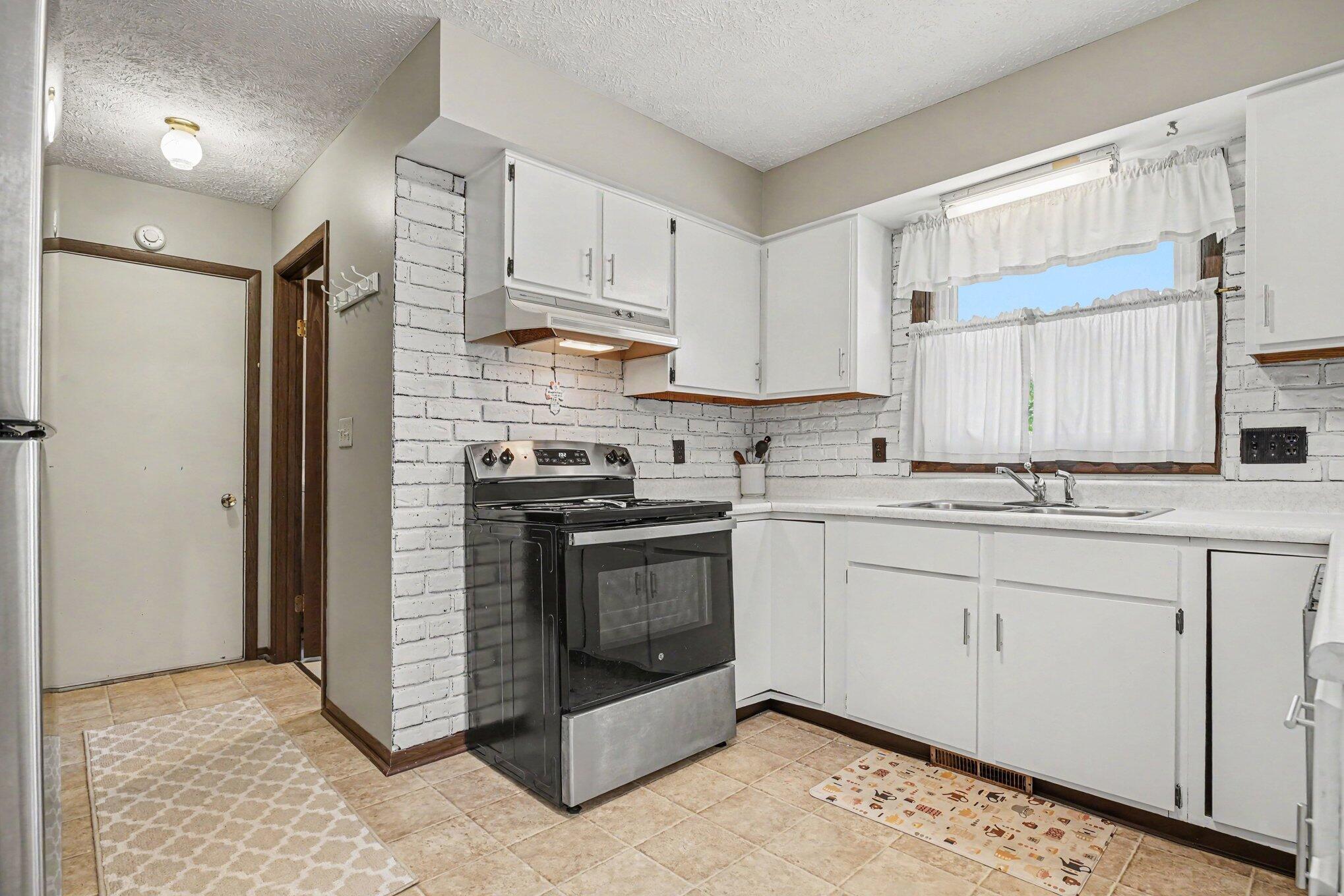 1549 Trebor Road St. Joseph, MI 49085 - Photo 12 of 26 Stainless stove